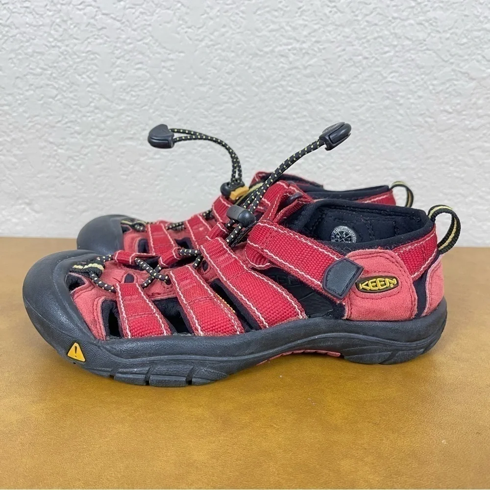 Keen Newport H2 (Ribbon Red/Gargoyle) Waterproof Kid's Shoe Size 2